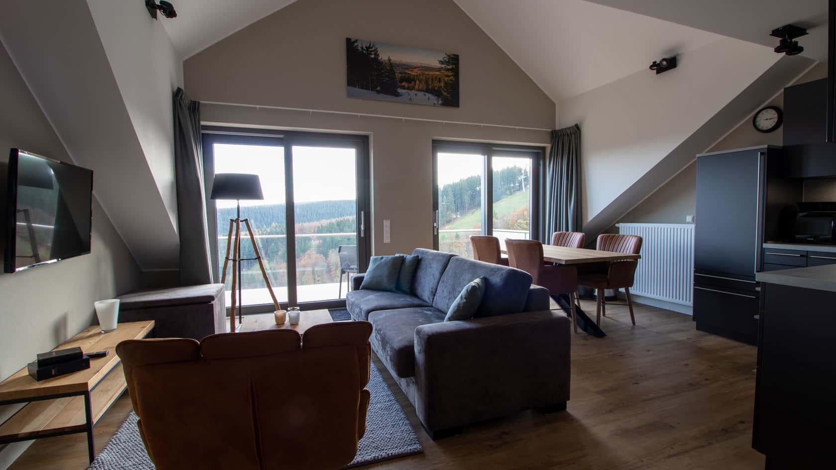 Stijlvol 2+2p appartement met uitzicht